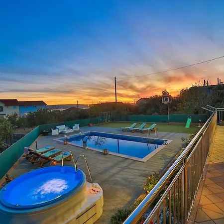 Four Bedroom With Pool Kaštel Stari