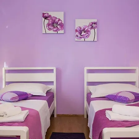 Four Bedroom With Pool Ferienhaus *