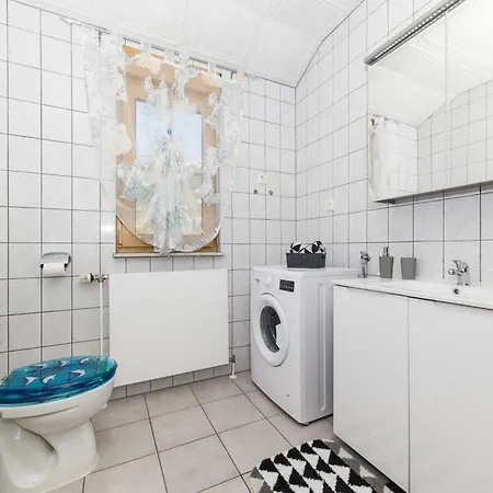 Four Bedroom With Pool Ferienhaus