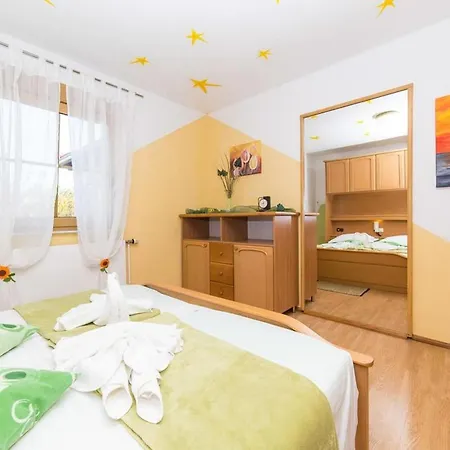 Four Bedroom With Pool *