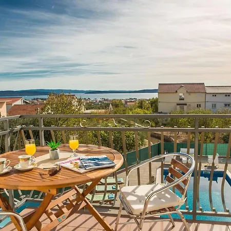 Four Bedroom With Pool