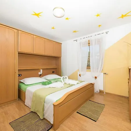 Four Bedroom With Pool Ferienhaus *