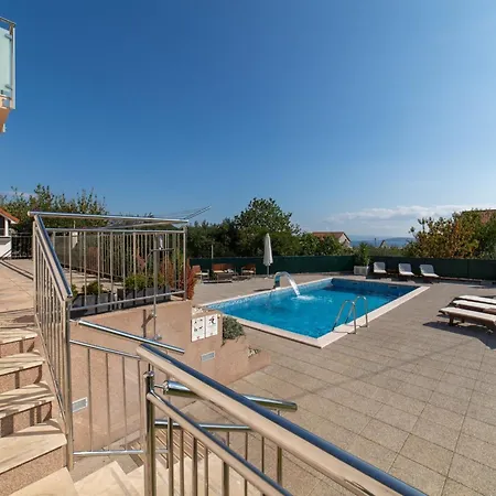 Ferienhaus Four Bedroom With Pool *